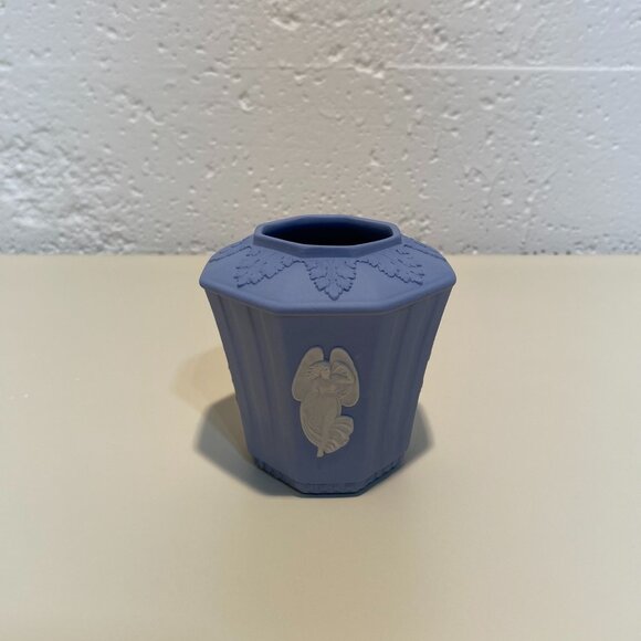 Wedgwood Blue Jasperware Posey Pot with White Motif - Picture 5 of 9